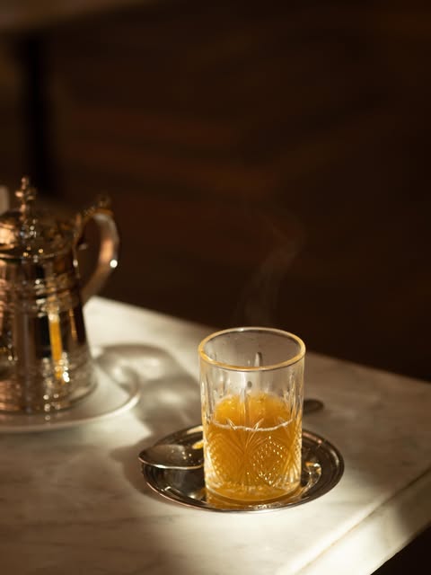 Au salon de thé